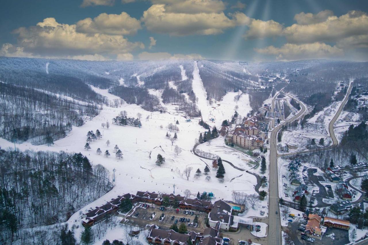 Ski-Inandout And Golf Condo With Aandc At Holiday Valley! 엘리콧빌 외부 사진
