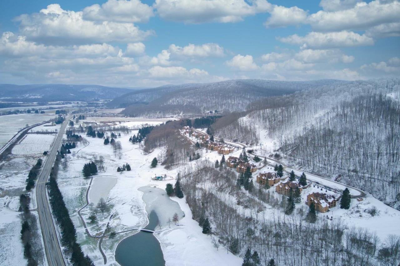 Ski-Inandout And Golf Condo With Aandc At Holiday Valley! 엘리콧빌 외부 사진